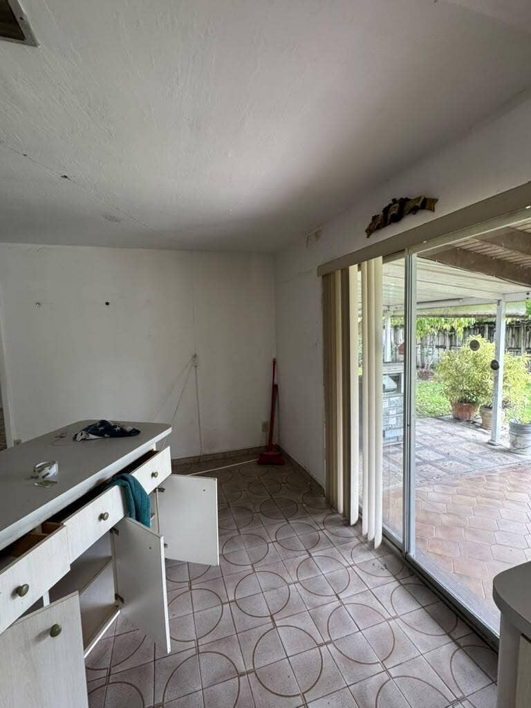 Kitchen to slidedoor