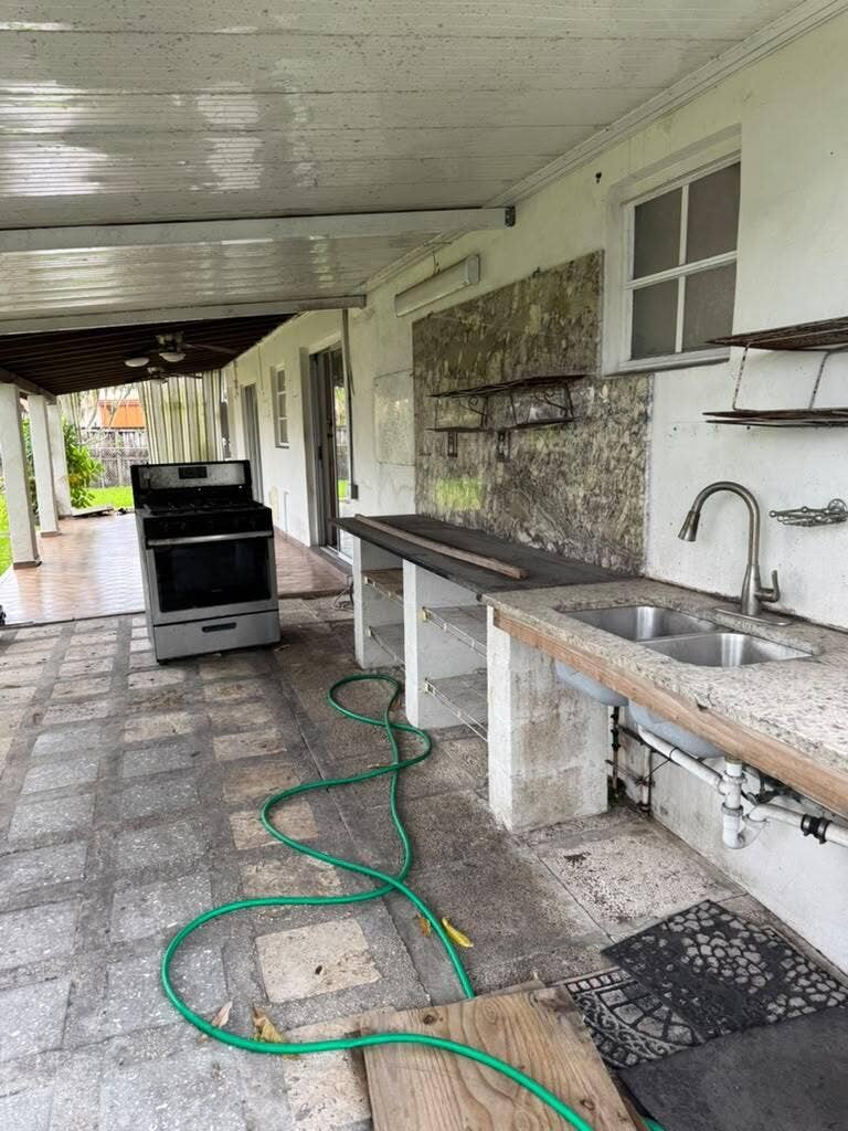 outdoor kitchen