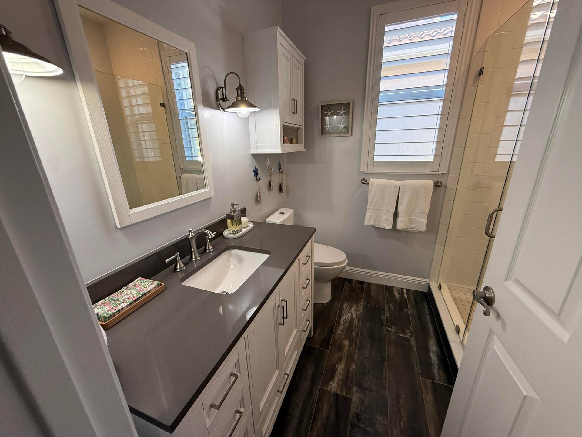 2310 Sapphire Circle, West Palm Beach, FL 33411 Guest Bathroom