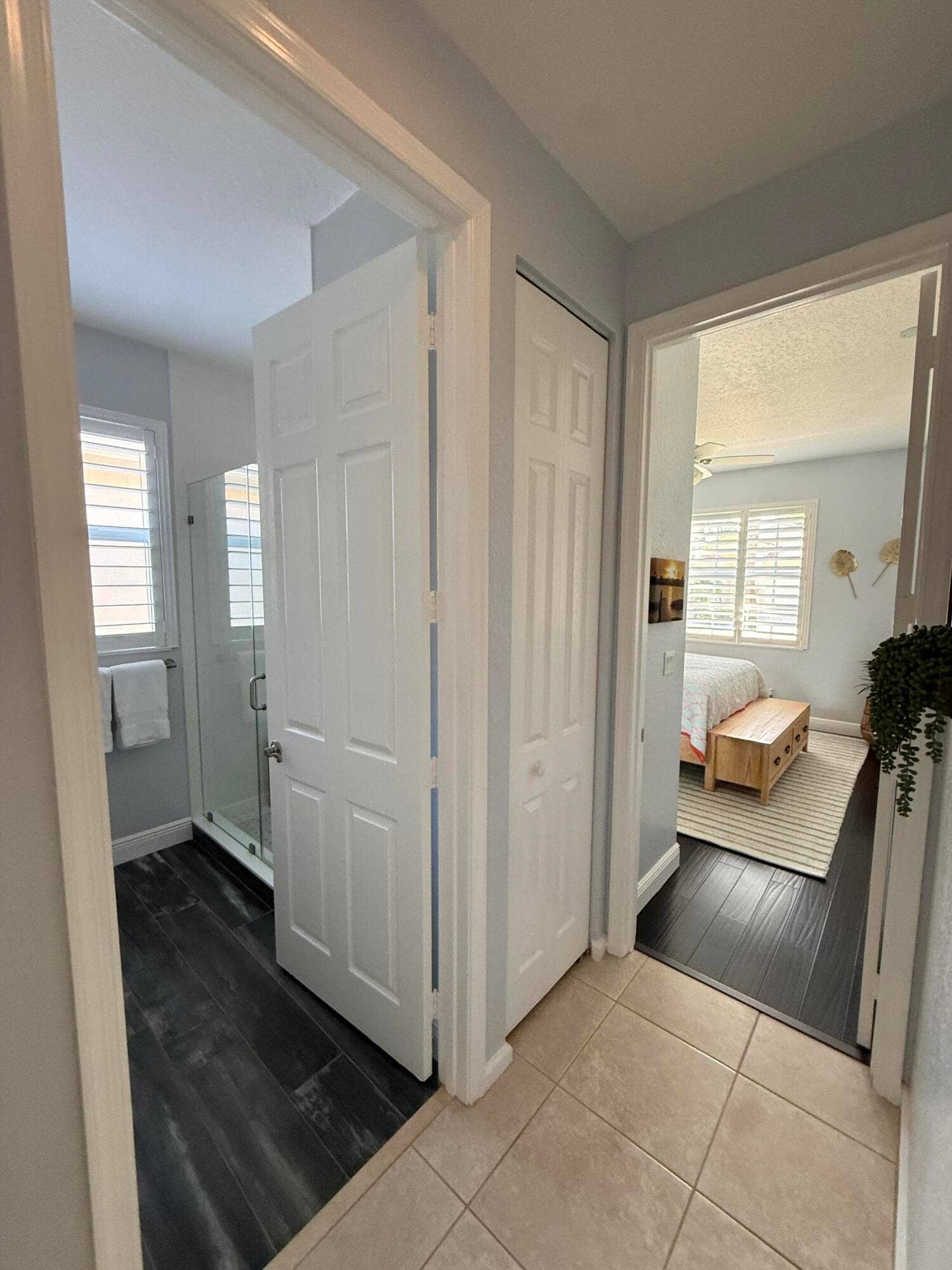 2310 Sapphire Circle, West Palm Beach, FL 33411 Guest Bath