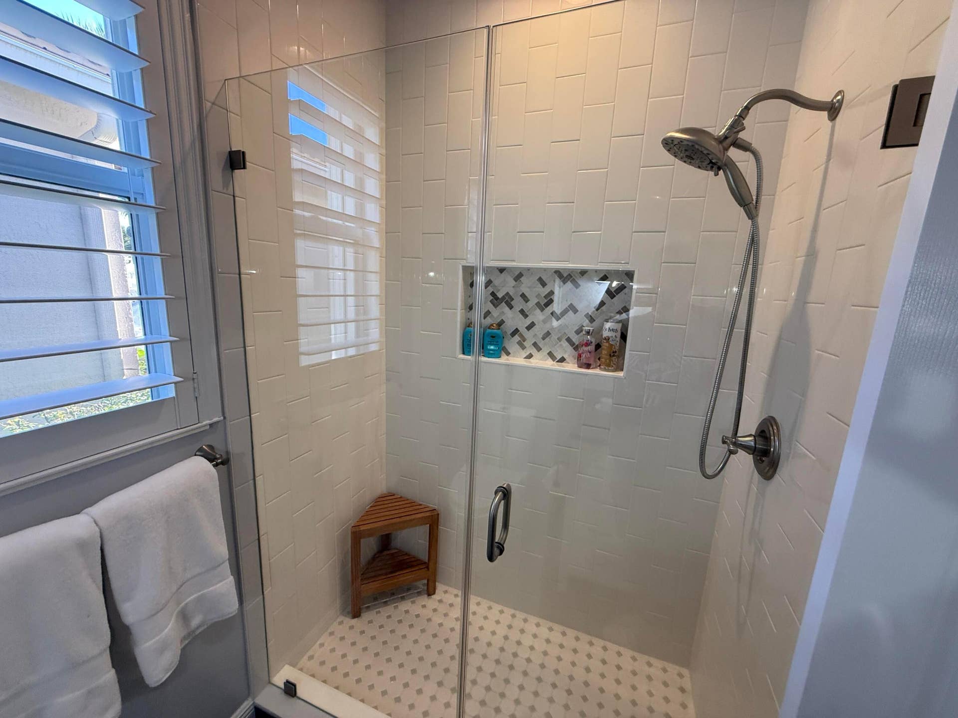 2310 Sapphire Circle, West Palm Beach, FL 33411 Guest Bathroom