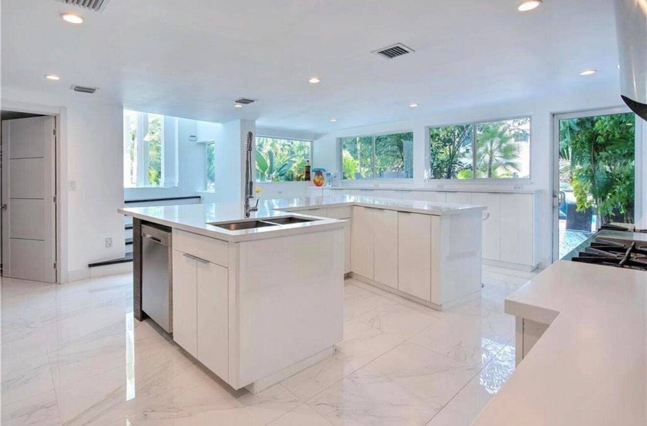 28 PELICAN Drive, Fort Lauderdale, FL 33301 IMG_7901