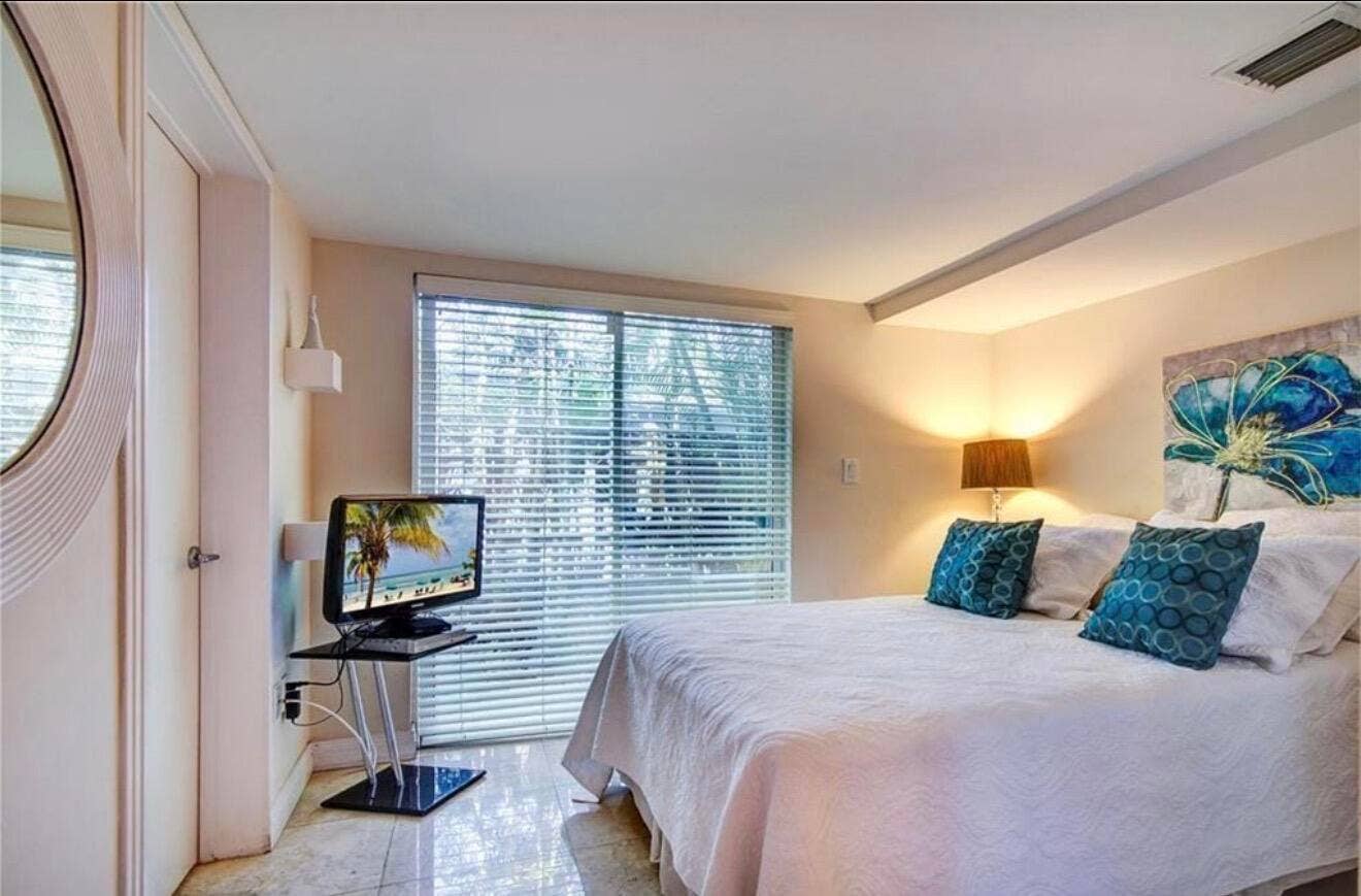 28 PELICAN Drive, Fort Lauderdale, FL 33301 IMG_7923