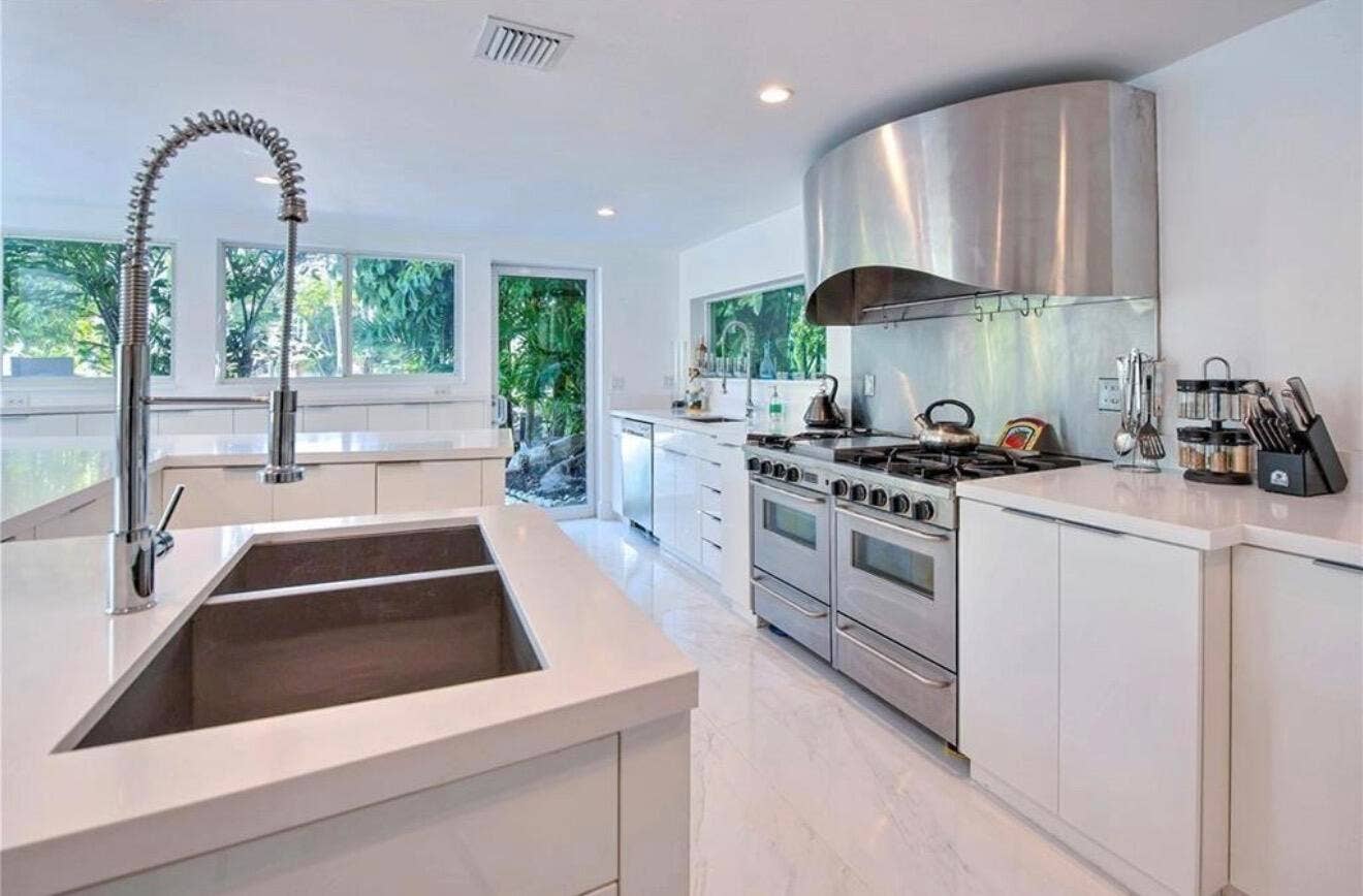 28 PELICAN Drive, Fort Lauderdale, FL 33301 IMG_7900