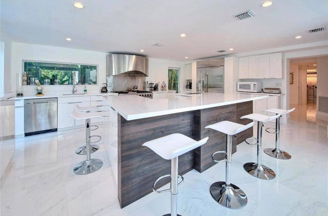 28 PELICAN Drive, Fort Lauderdale, FL 33301 IMG_7898