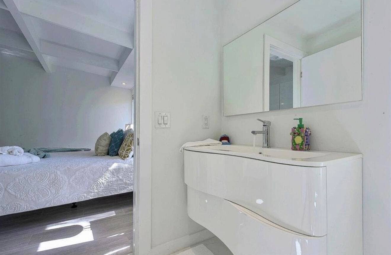 28 PELICAN Drive, Fort Lauderdale, FL 33301 IMG_7915