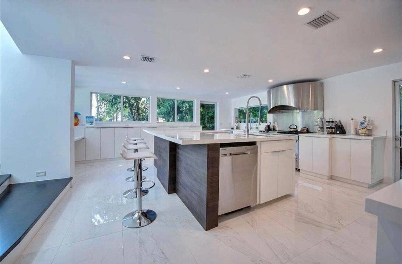 28 PELICAN Drive, Fort Lauderdale, FL 33301 IMG_7899