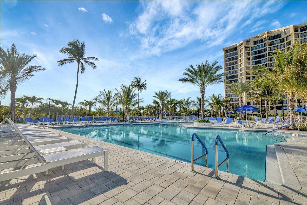 MAIN POOL...............