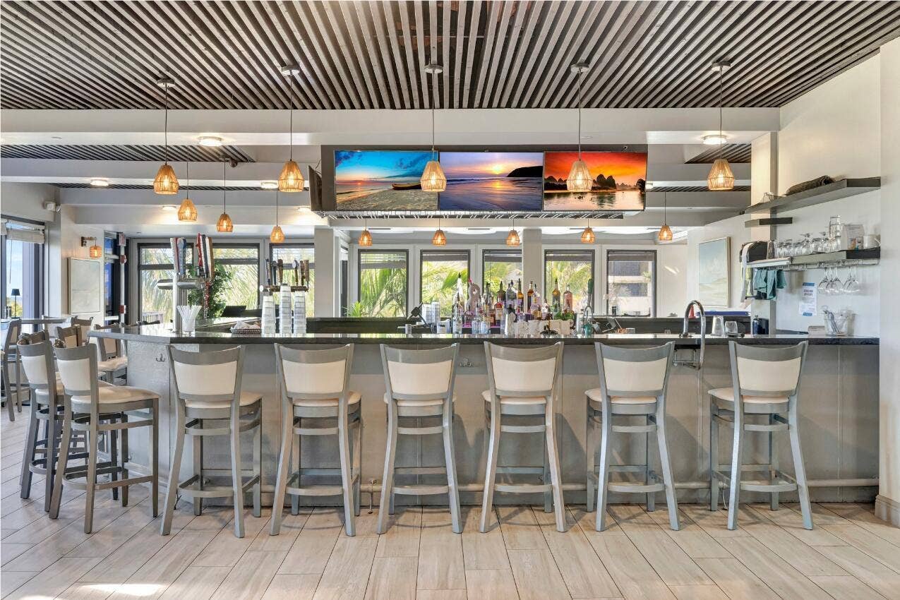 RESTAURANT BAR AREA
