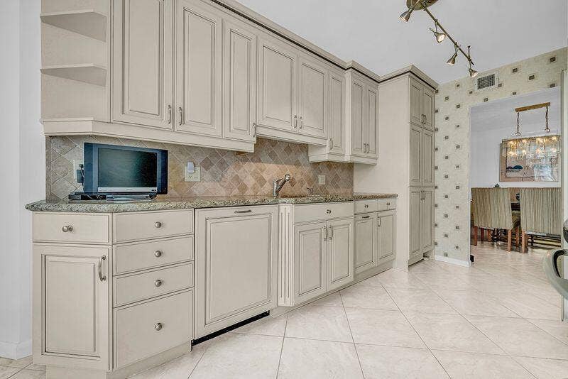 550 S Ocean Boulevard, #602, Boca Raton, FL 33432 Kitchen