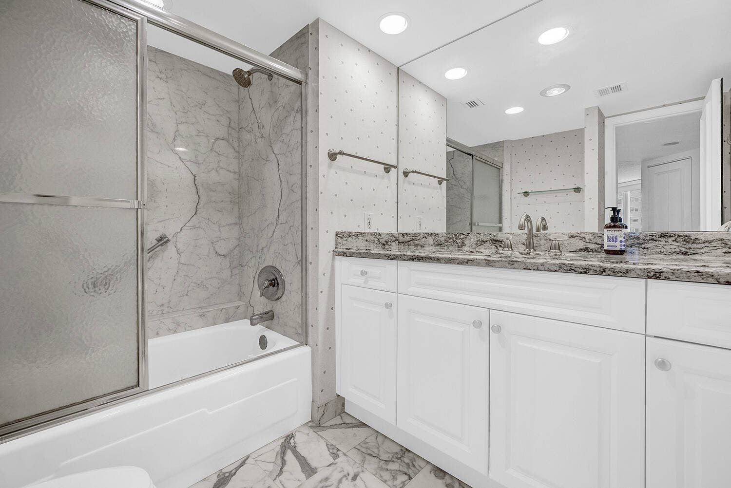 550 S Ocean Boulevard, #602, Boca Raton, FL 33432 Guest Bath