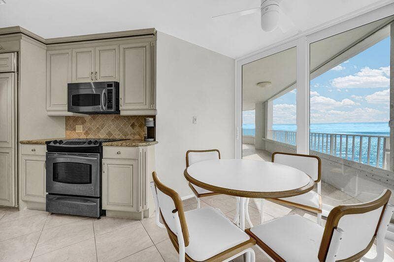 550 S Ocean Boulevard, #602, Boca Raton, FL 33432 Kitchen