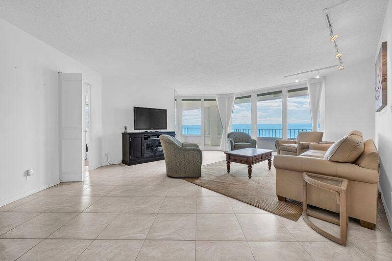 550 S Ocean Boulevard, #602, Boca Raton, FL 33432 Living Room