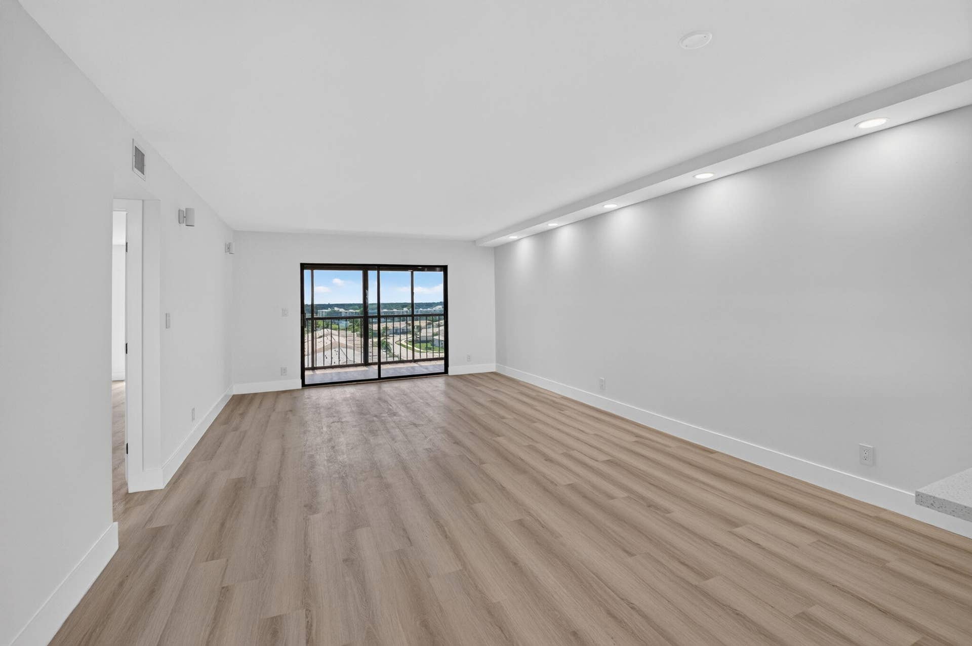 6866 Huntington Lane, #707, Delray Beach, FL 33446 12-web-or-mls-031_DSC_0181