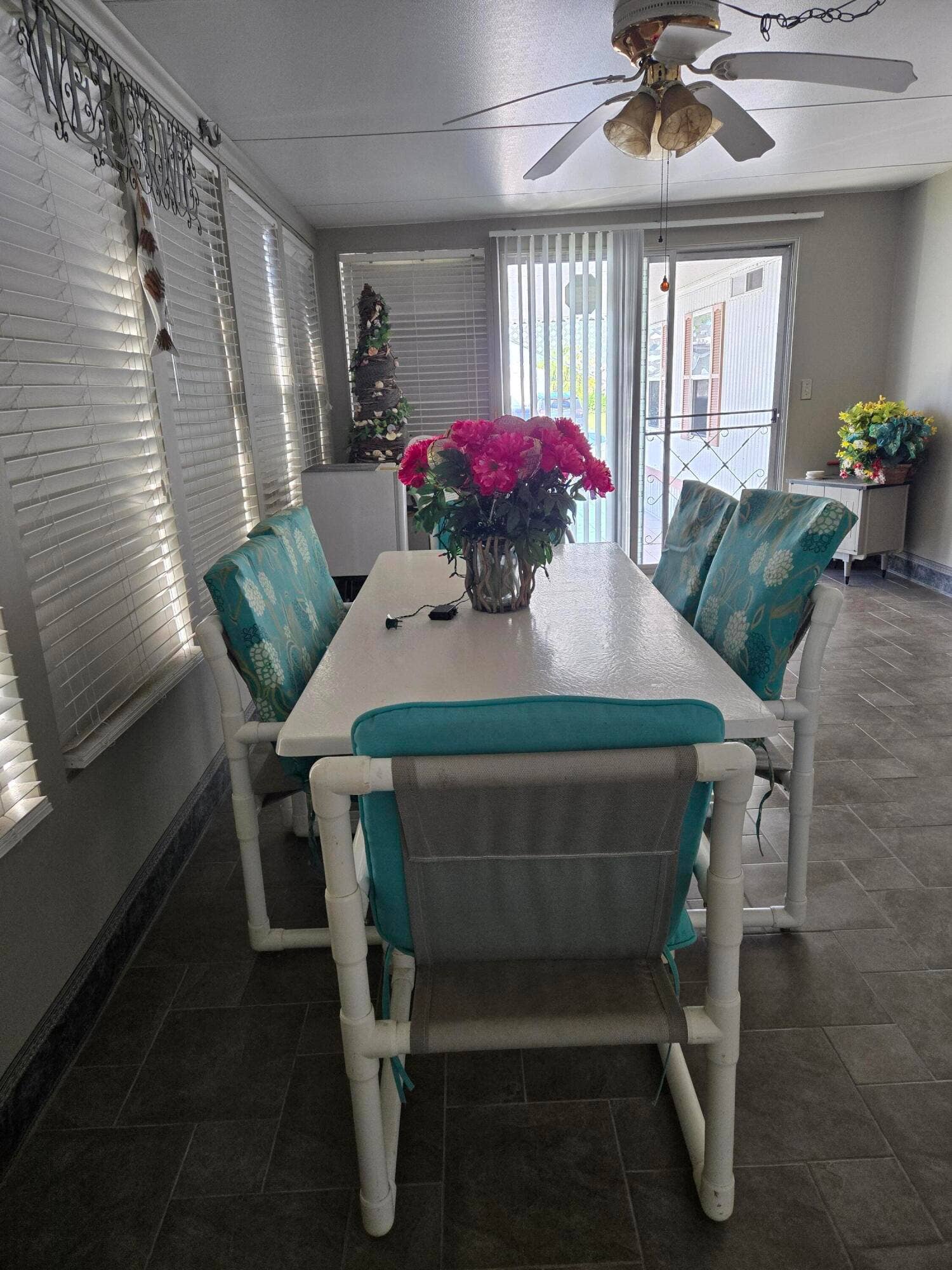 1601 US-441, #107, Okeechobee, FL 34974 enclosed Florida room