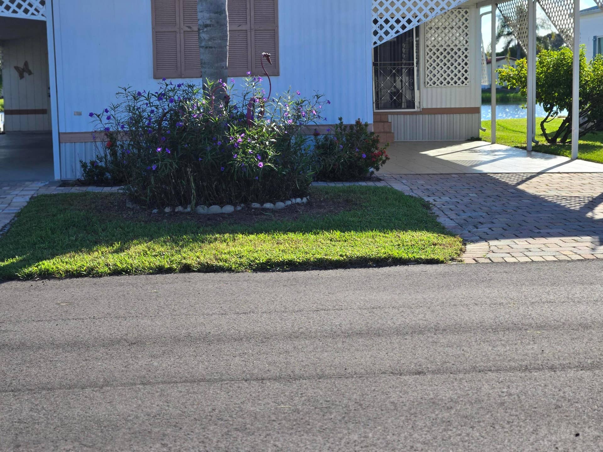 1601 US-441, #107, Okeechobee, FL 34974 carport for cars and golf cart