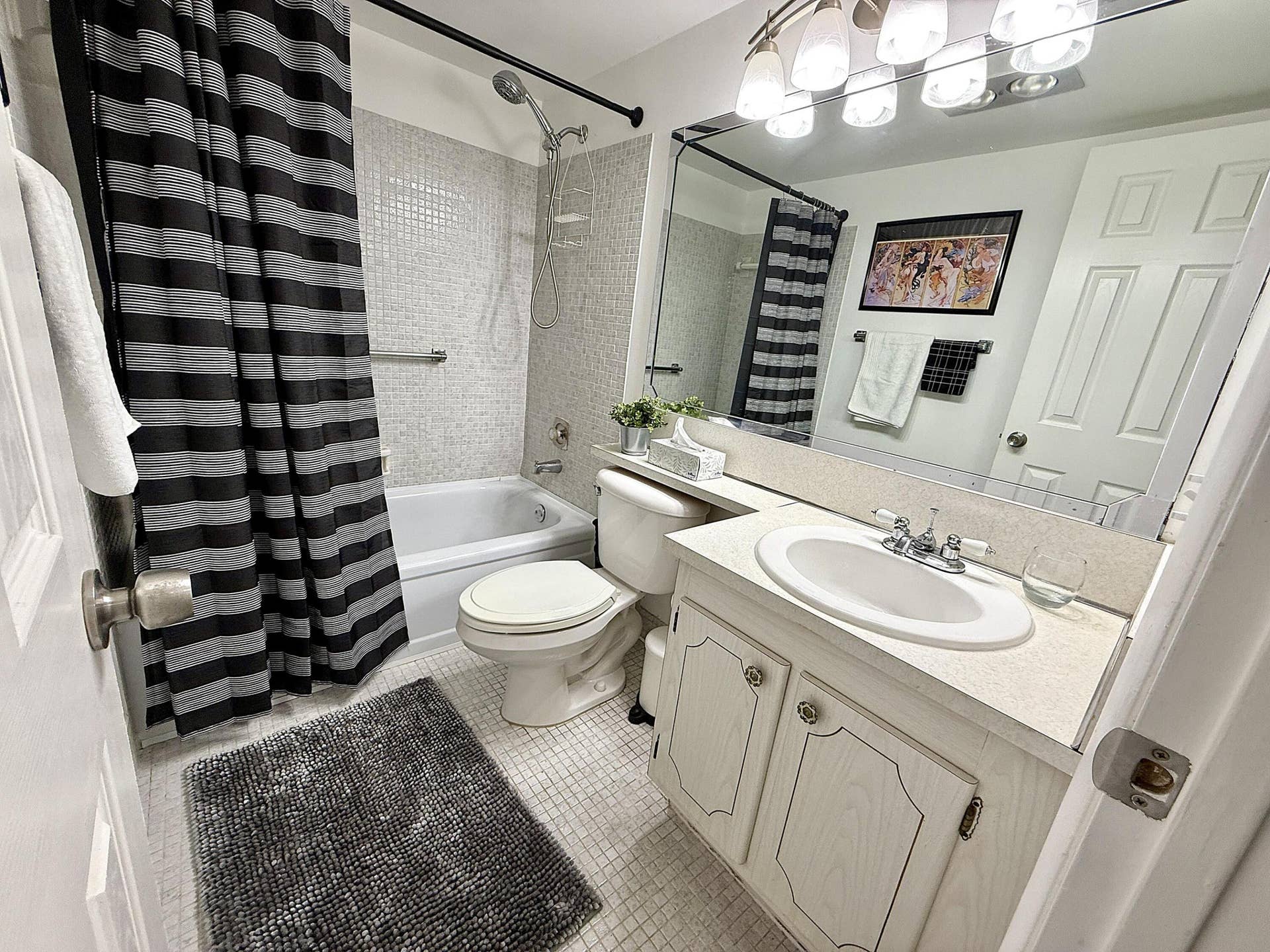 96 TILFORD Place E, Deerfield Beach, FL 33442 Bathroom