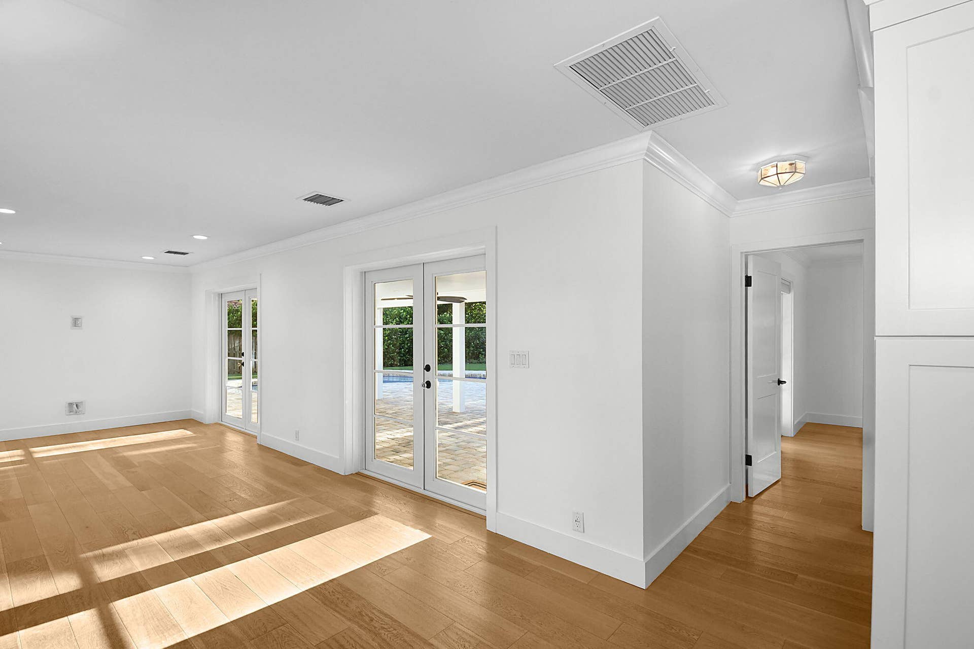 215 GOLFVIEW Drive, Tequesta, FL 33469 Living