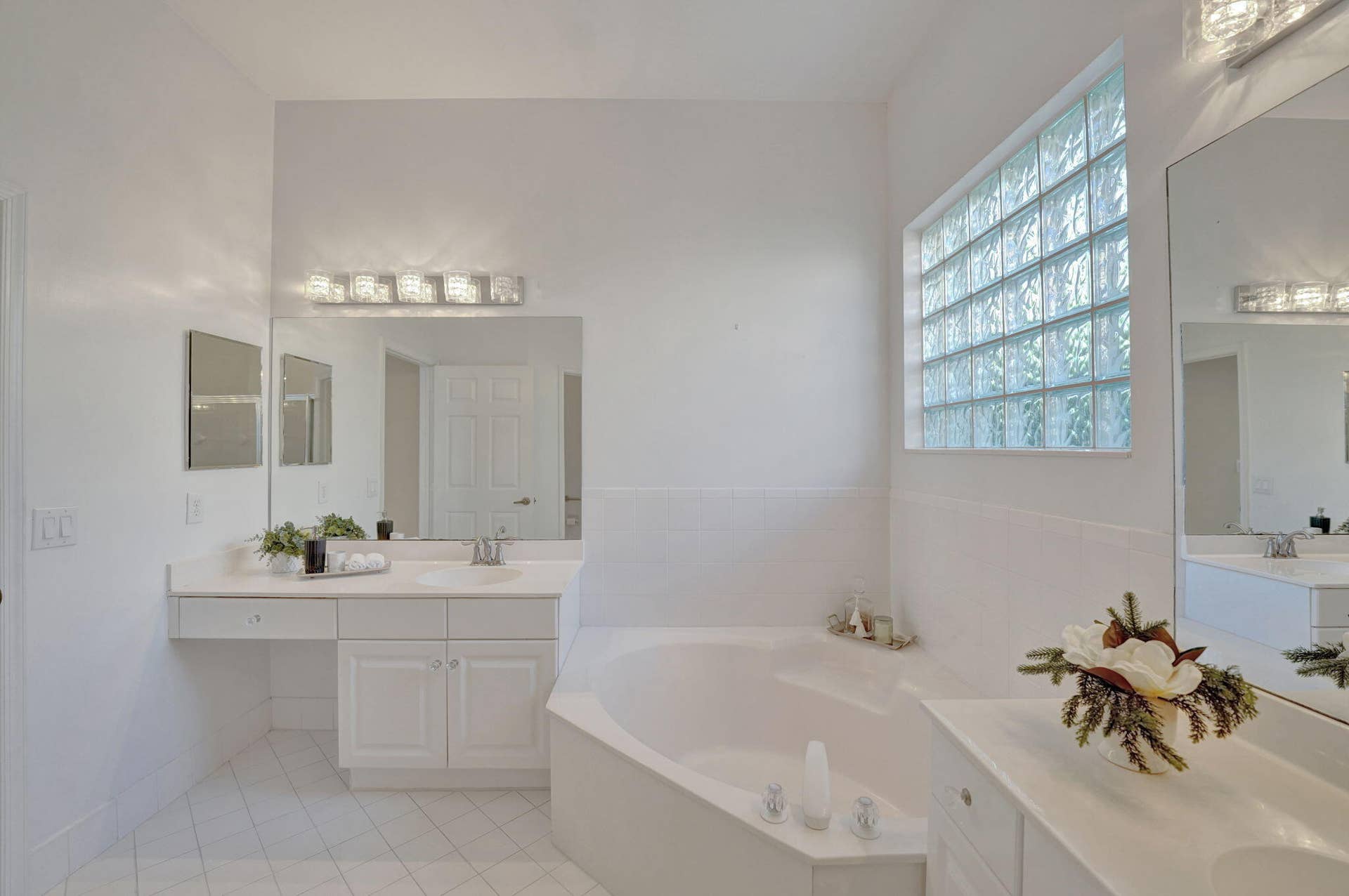 Spa-Inspired En-Suite Pimary Bath