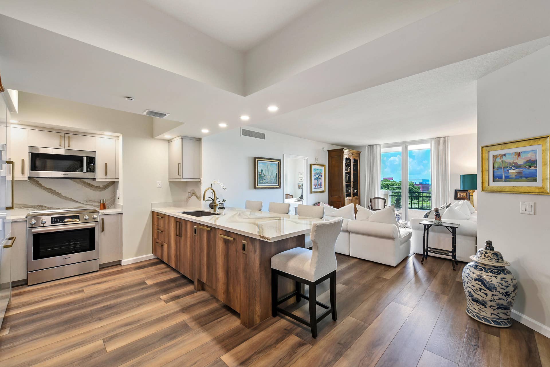 403 S SAPODILLA Avenue, #501, West Palm Beach, FL 33401 Kitchen/Living Room