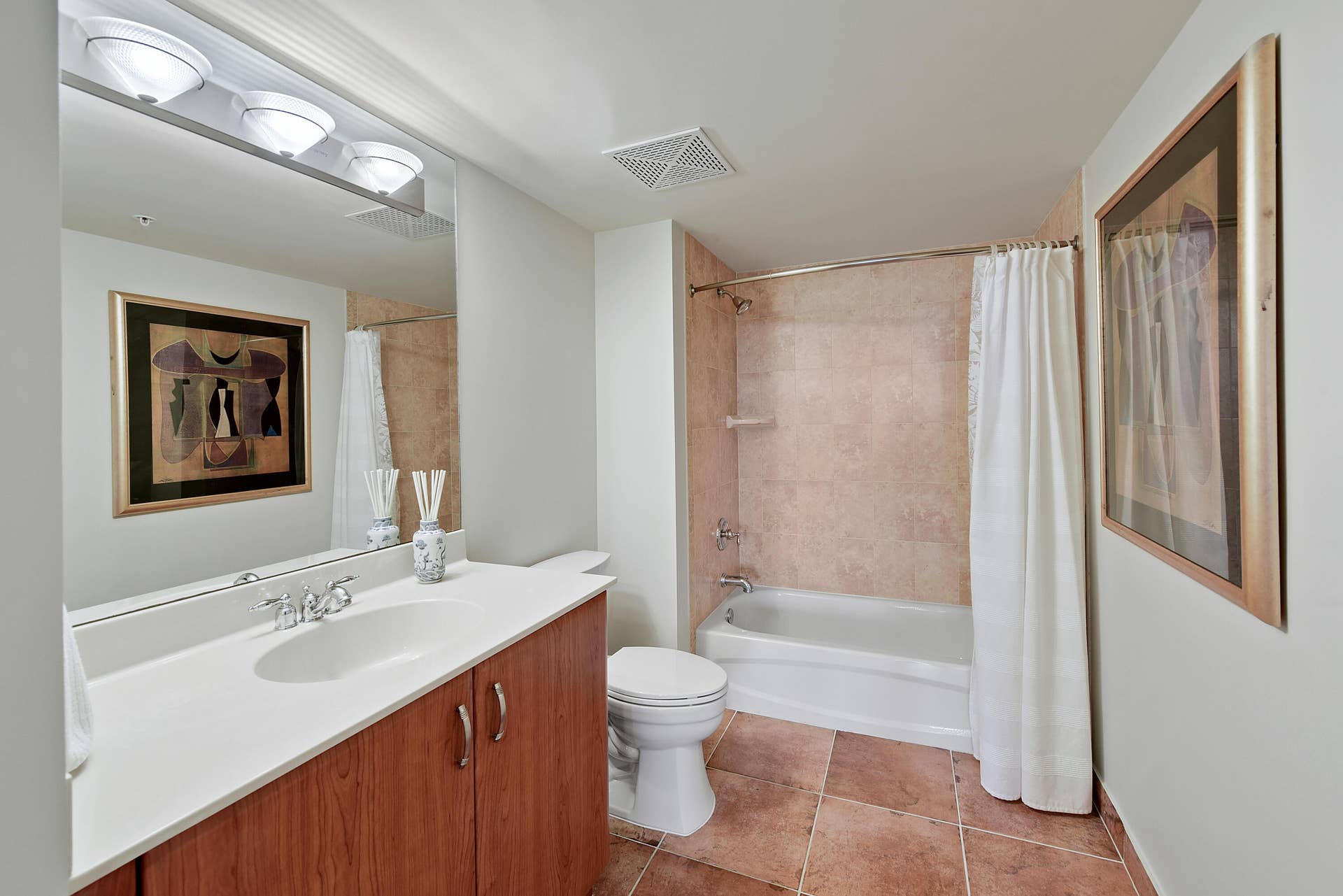 403 S SAPODILLA Avenue, #501, West Palm Beach, FL 33401 Second Bath