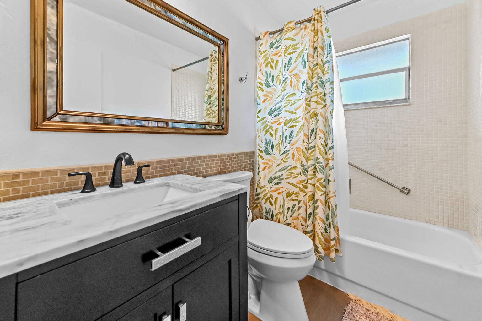 192 Saxony D Terrace, Delray Beach, FL 33446 13_192-Saxony-D_Guest-Bathroom
