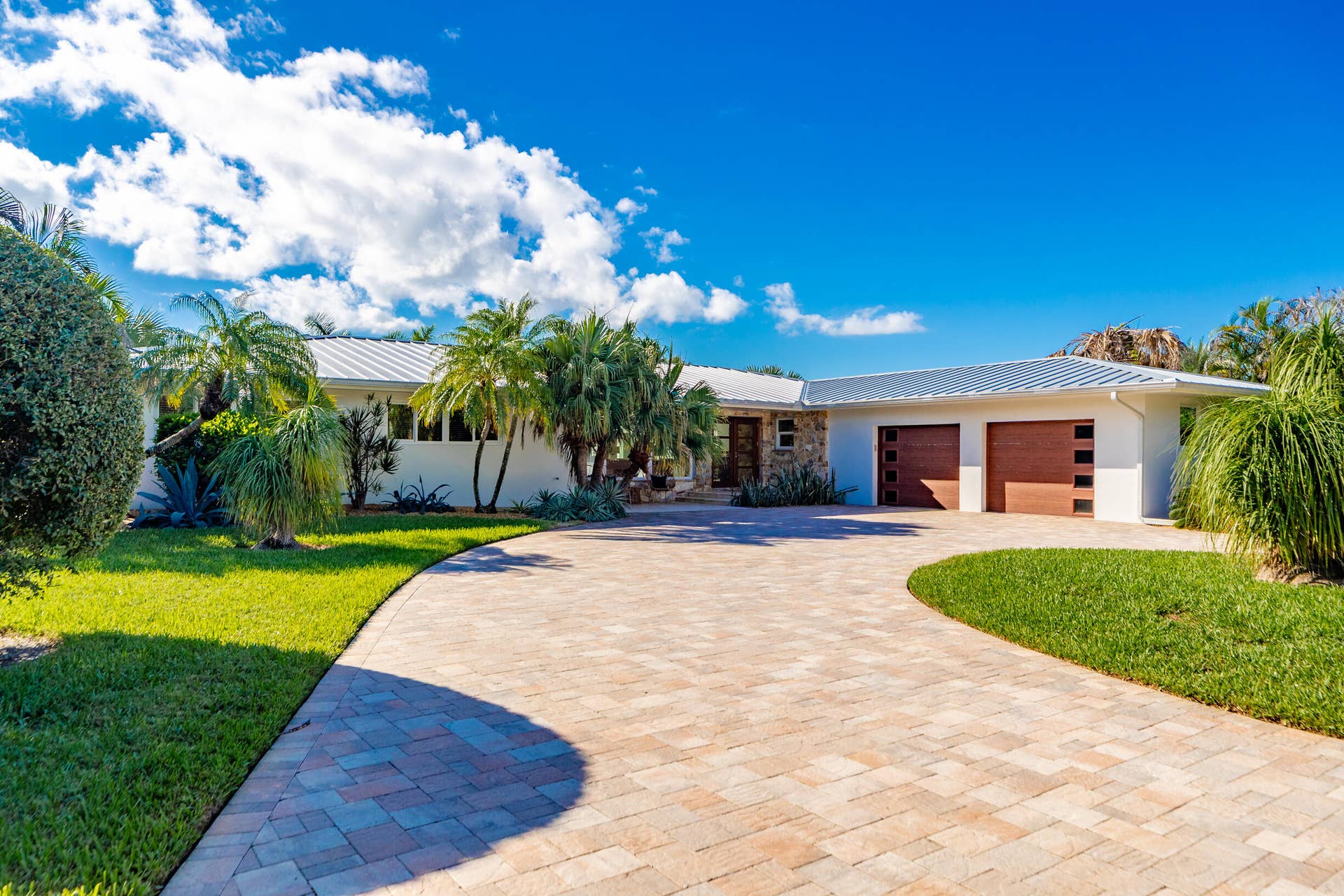 4304 Bethel Creek Drive, Vero Beach, FL 32963 Circular Drive