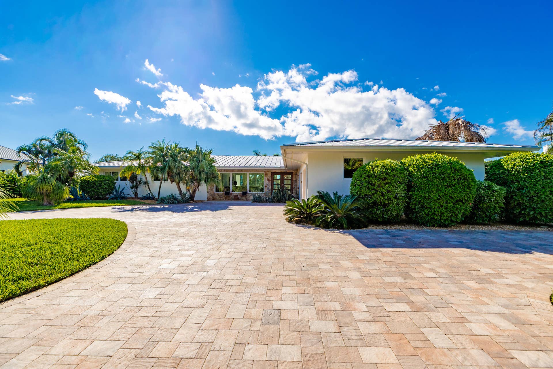 4304 Bethel Creek Drive, Vero Beach, FL 32963 Circular Drive