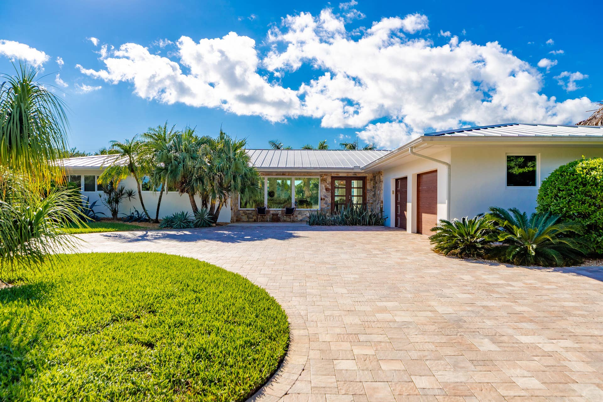 4304 Bethel Creek Drive, Vero Beach, FL 32963 Circular Drive