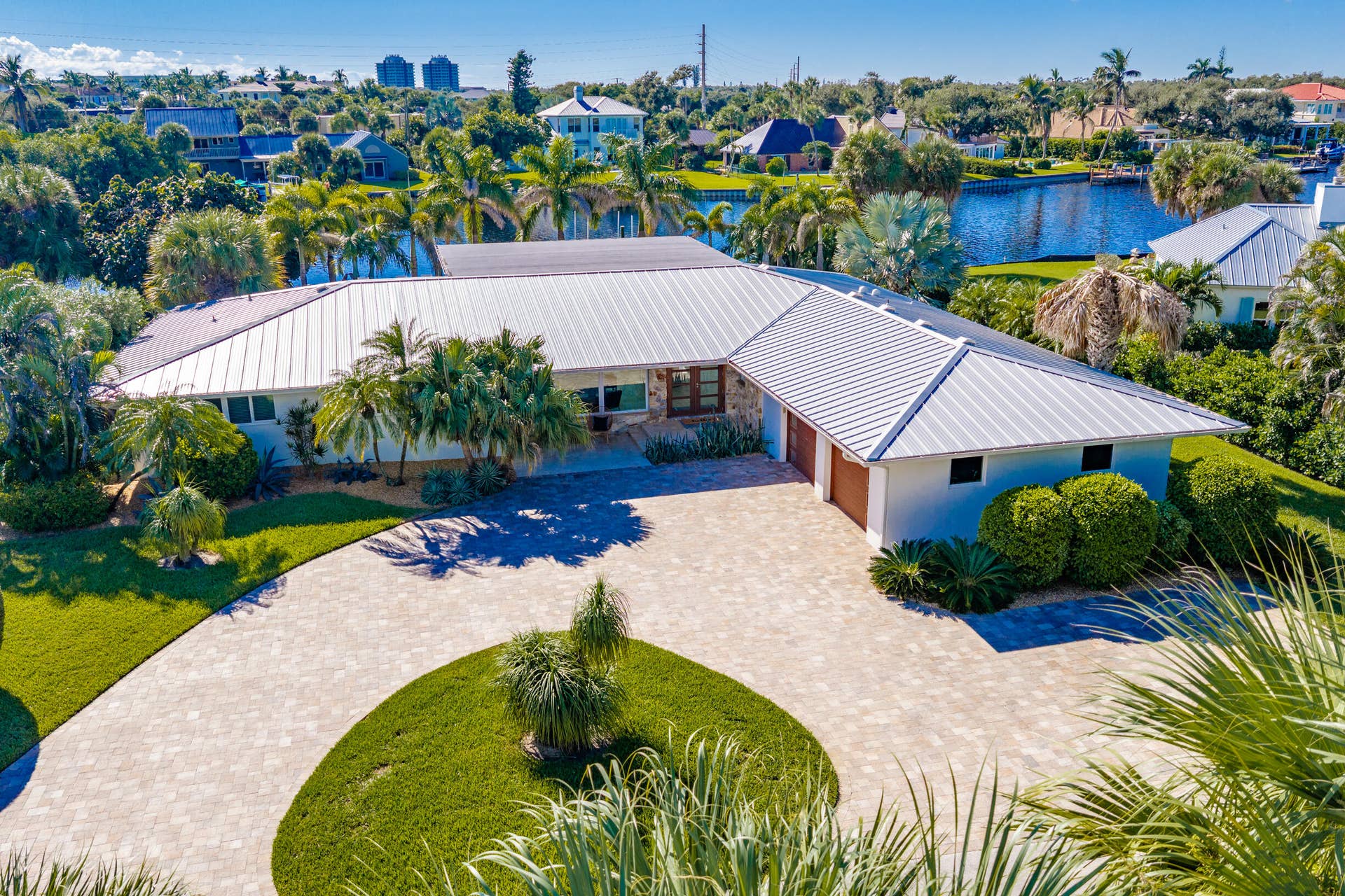 4304 Bethel Creek Drive, Vero Beach, FL 32963 Circular Drive