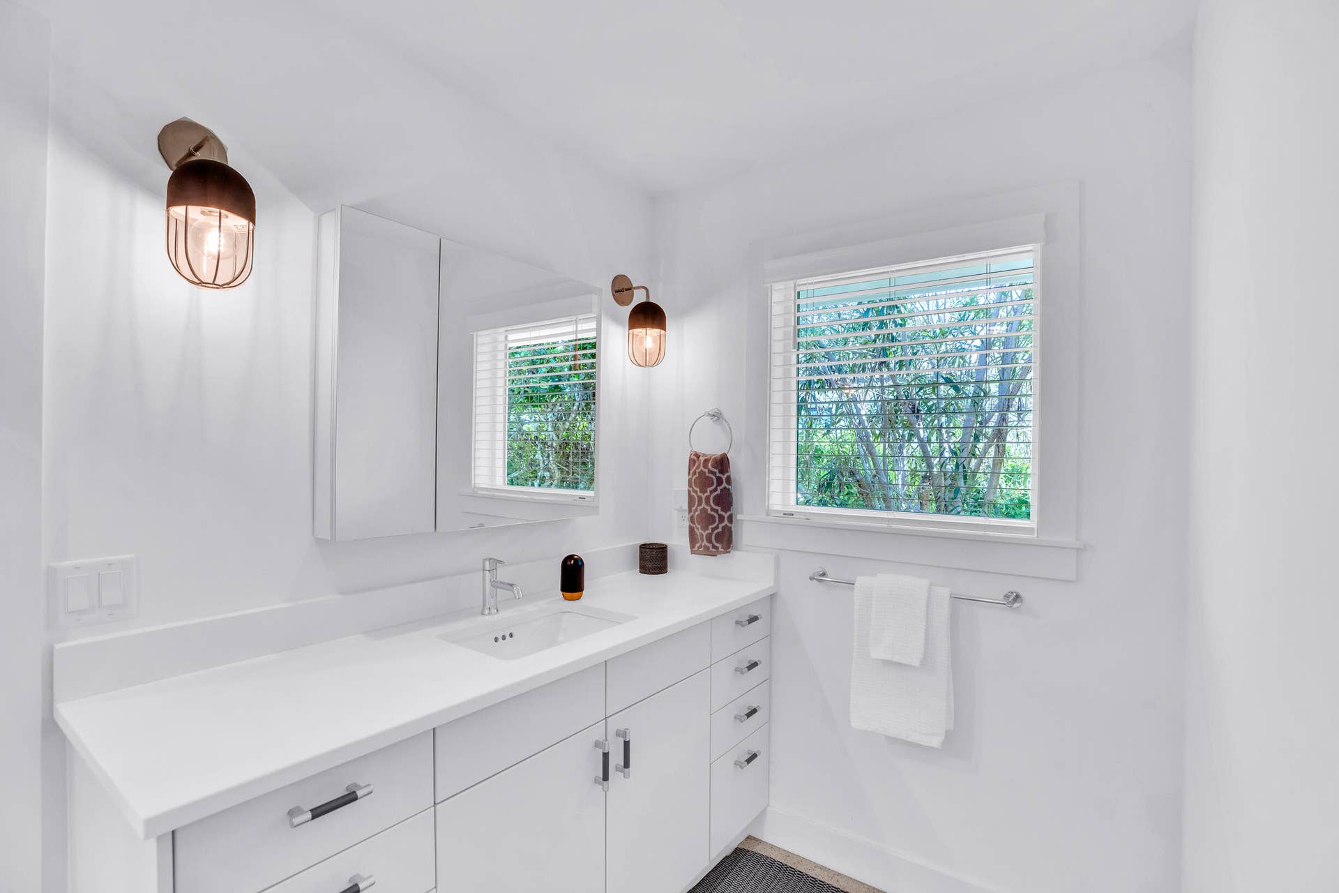 4304 Bethel Creek Drive, Vero Beach, FL 32963 Guest Bathroom