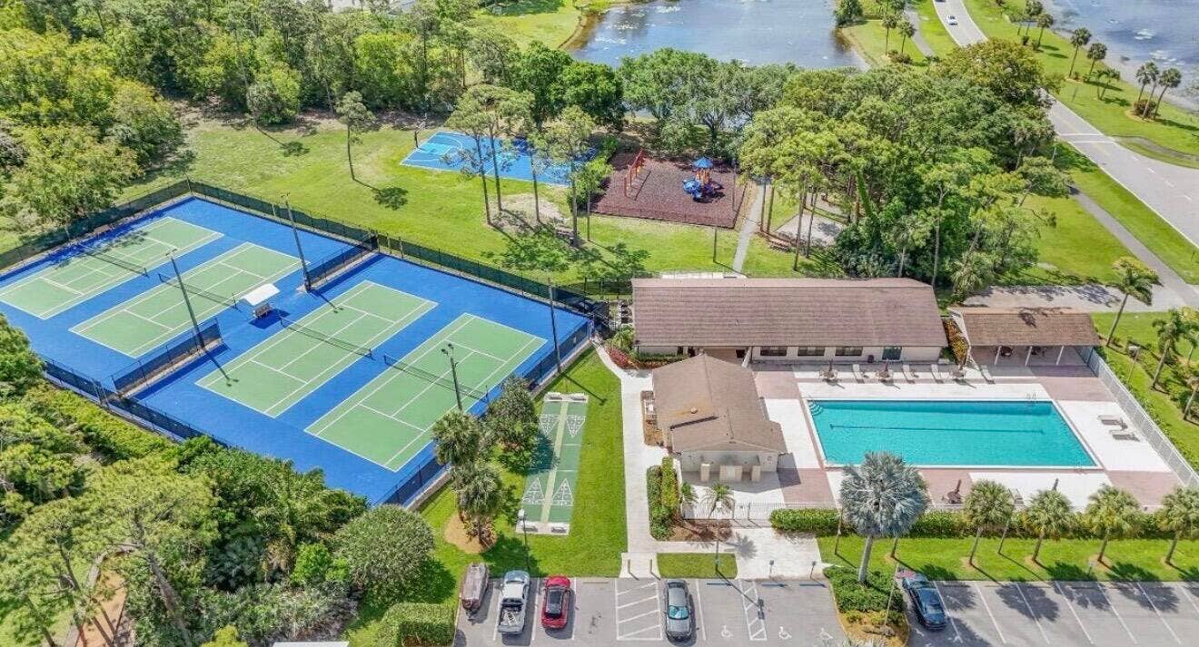 Lakes of Sherbrooke community Tennis Courts, Pickleball Courts, Playground and Pool