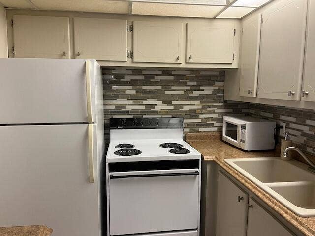 300 WINDSOR M, #M, West Palm Beach, FL 33417 Kitchen