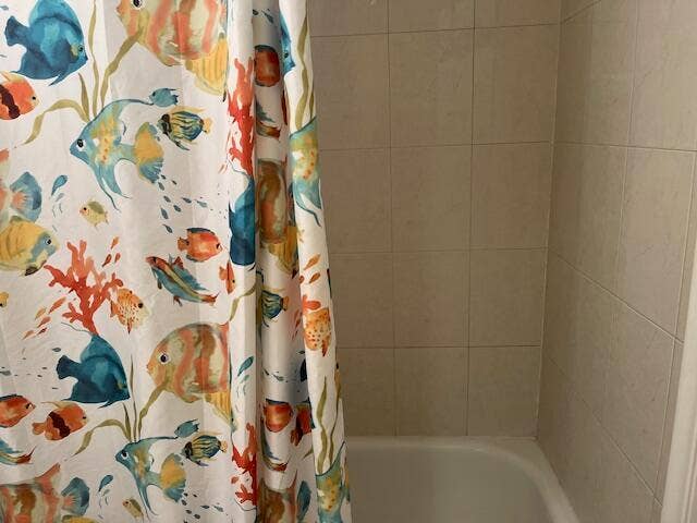 300 WINDSOR M, #M, West Palm Beach, FL 33417 Tub-shower