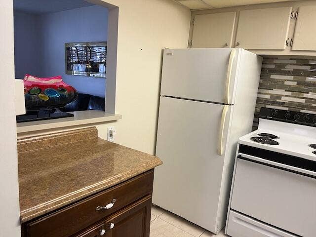300 WINDSOR M, #M, West Palm Beach, FL 33417 Kitchen