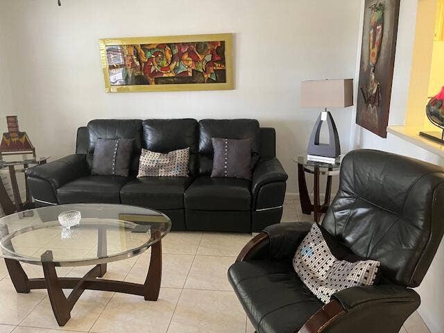 300 WINDSOR M, #M, West Palm Beach, FL 33417 Living room