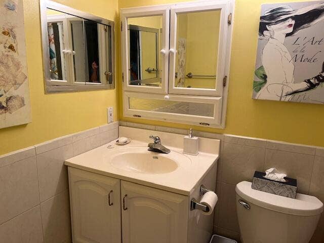 300 WINDSOR M, #M, West Palm Beach, FL 33417 Bathroom