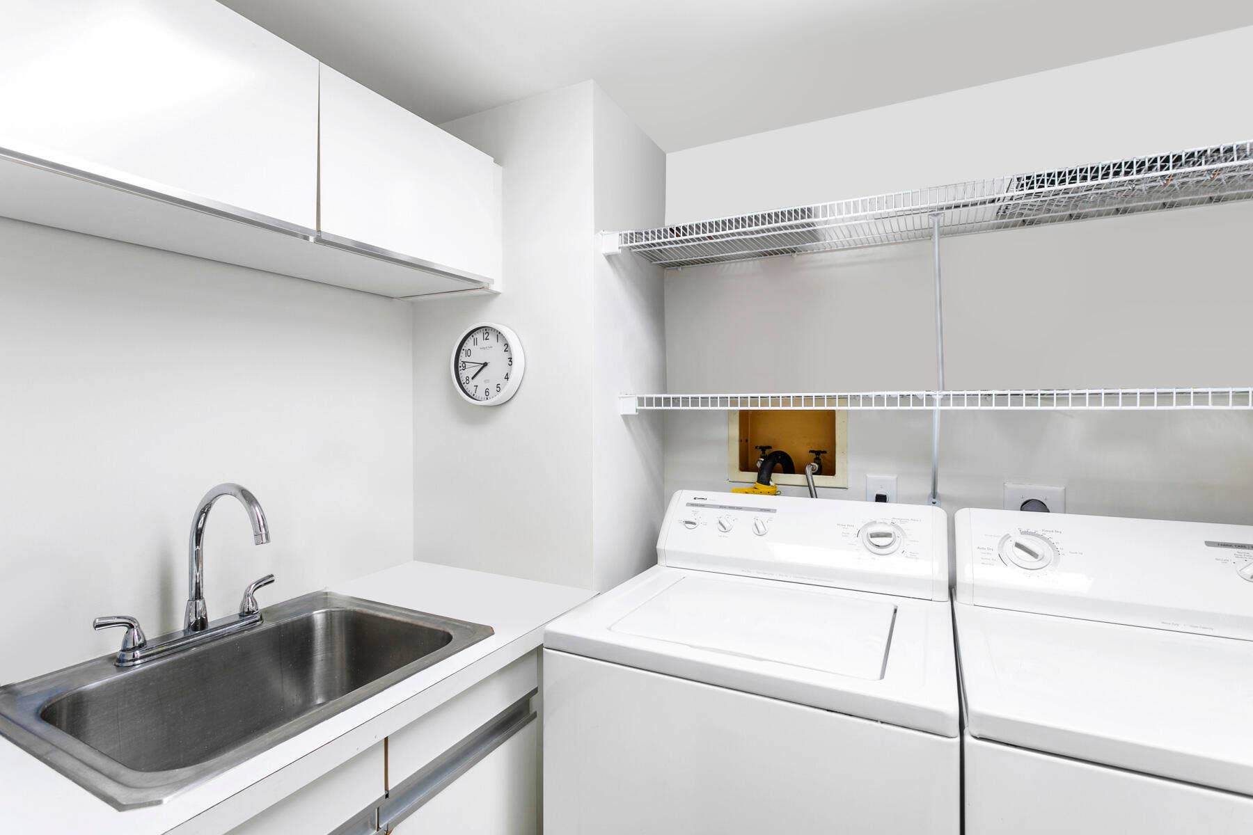 100 LAKESHORE Drive, #454, North Palm Beach, FL 33408 Laundry