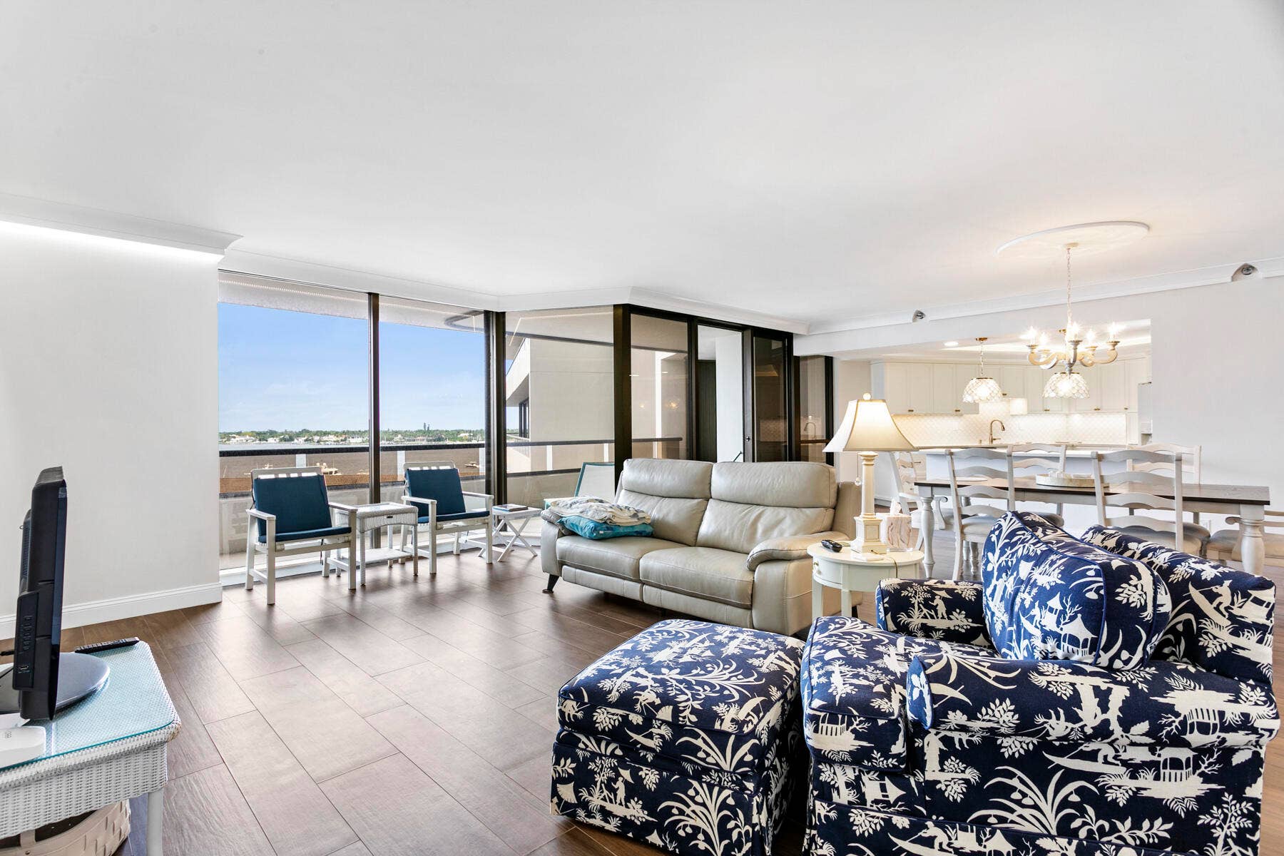 100 LAKESHORE Drive, #454, North Palm Beach, FL 33408 Living Room