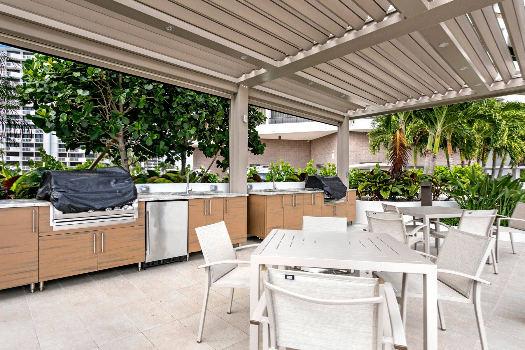 100 LAKESHORE Drive, #454, North Palm Beach, FL 33408 Pool Deck