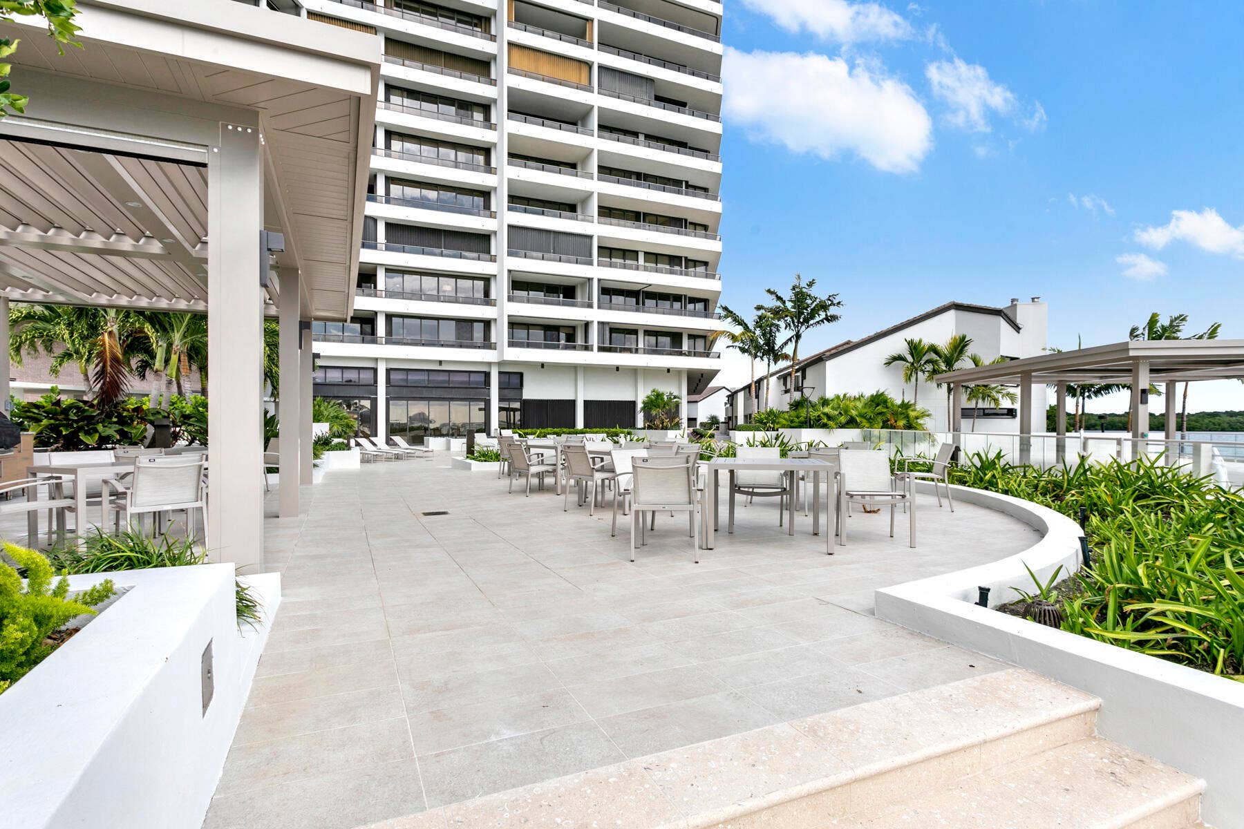 100 LAKESHORE Drive, #454, North Palm Beach, FL 33408 Pool Deck