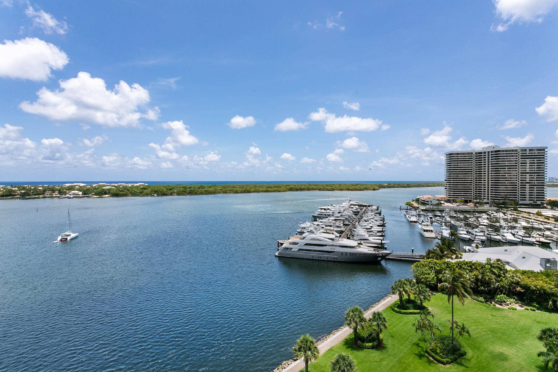 100 LAKESHORE Drive, #454, North Palm Beach, FL 33408 View