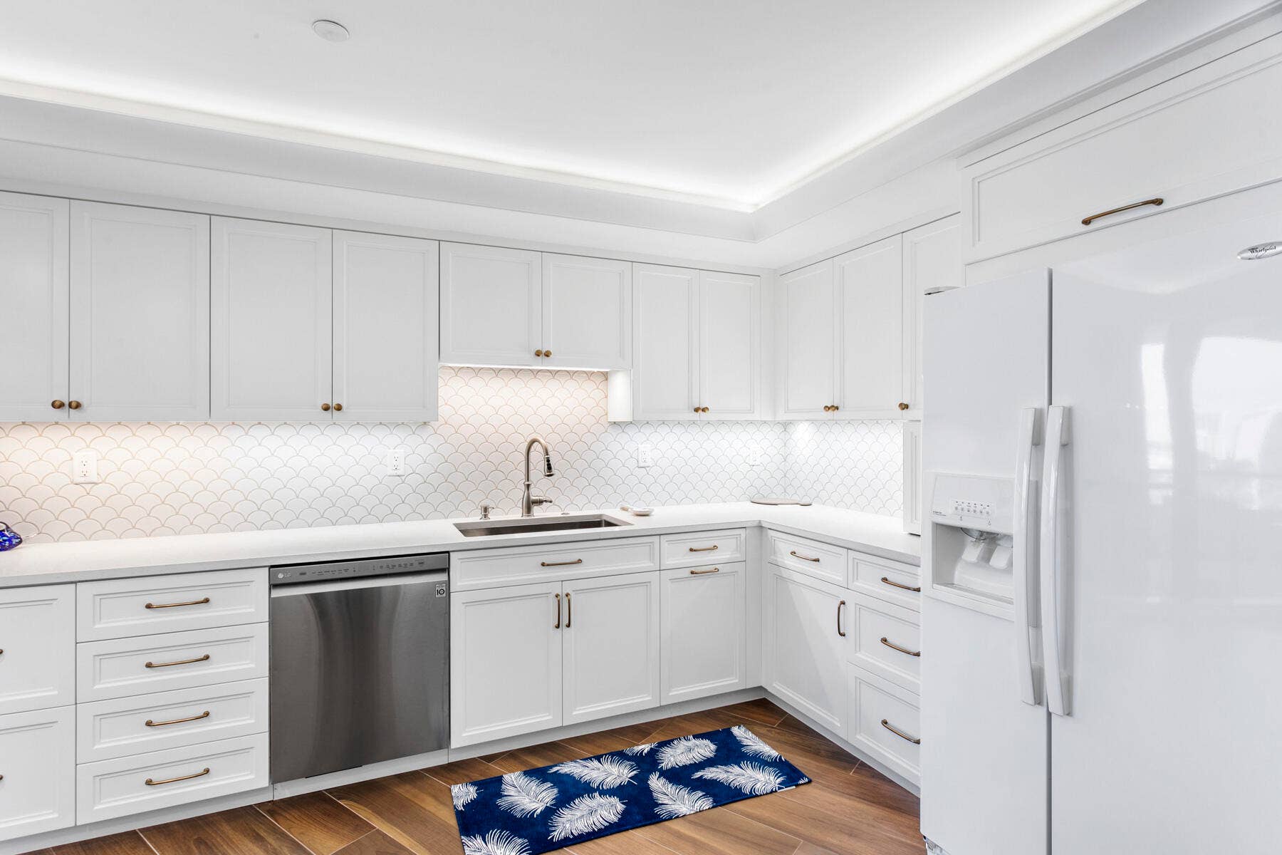 100 LAKESHORE Drive, #454, North Palm Beach, FL 33408 Kitchen