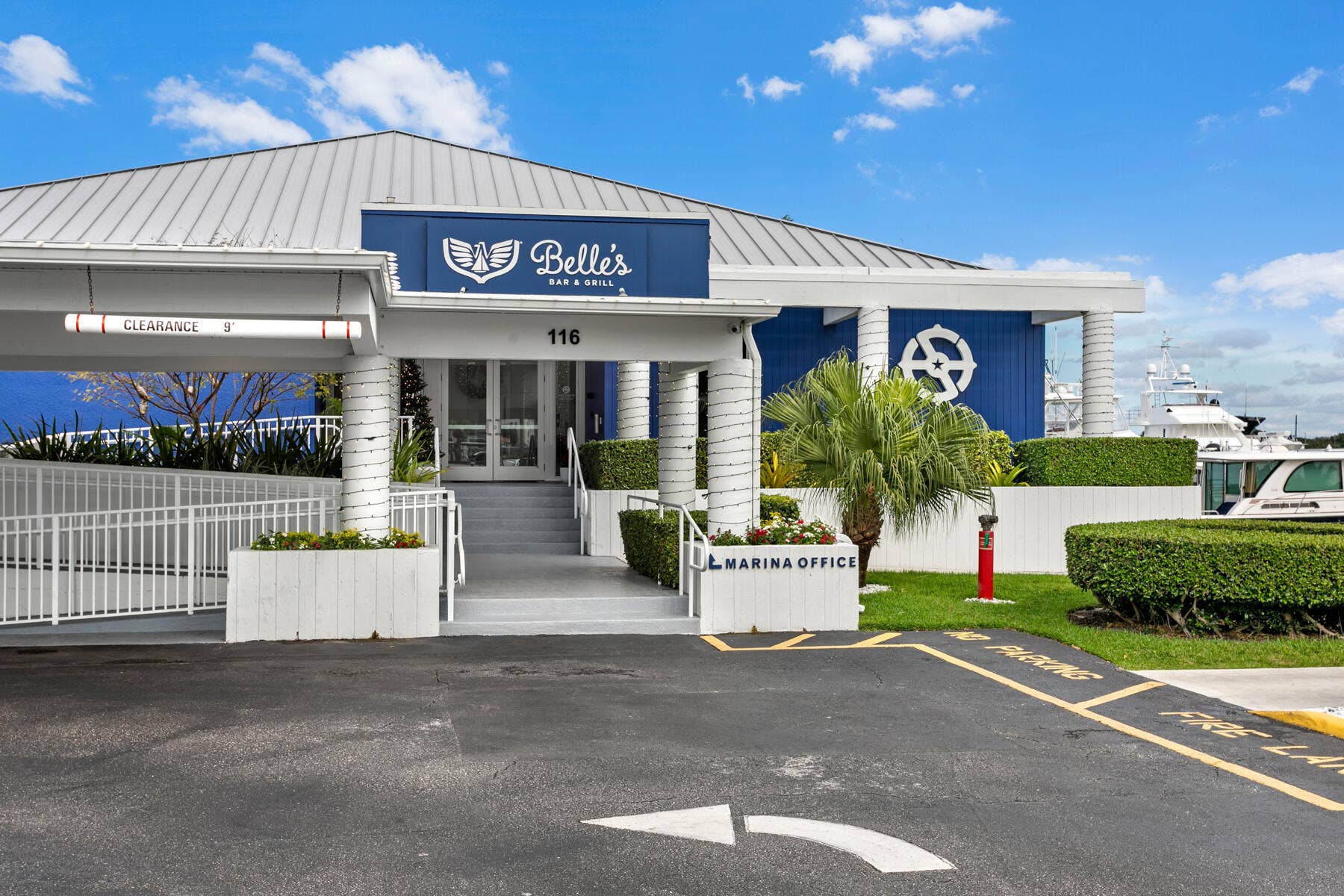 100 LAKESHORE Drive, #454, North Palm Beach, FL 33408 Belle's Restaurant