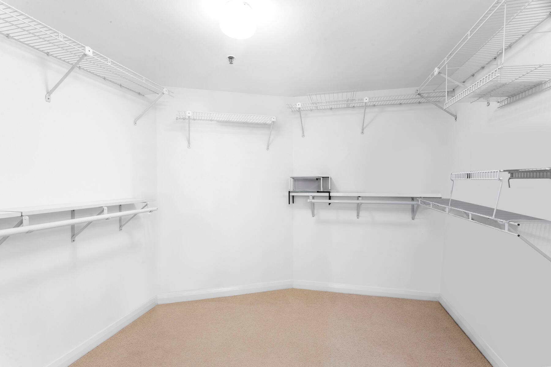 100 LAKESHORE Drive, #454, North Palm Beach, FL 33408 Walk in closet