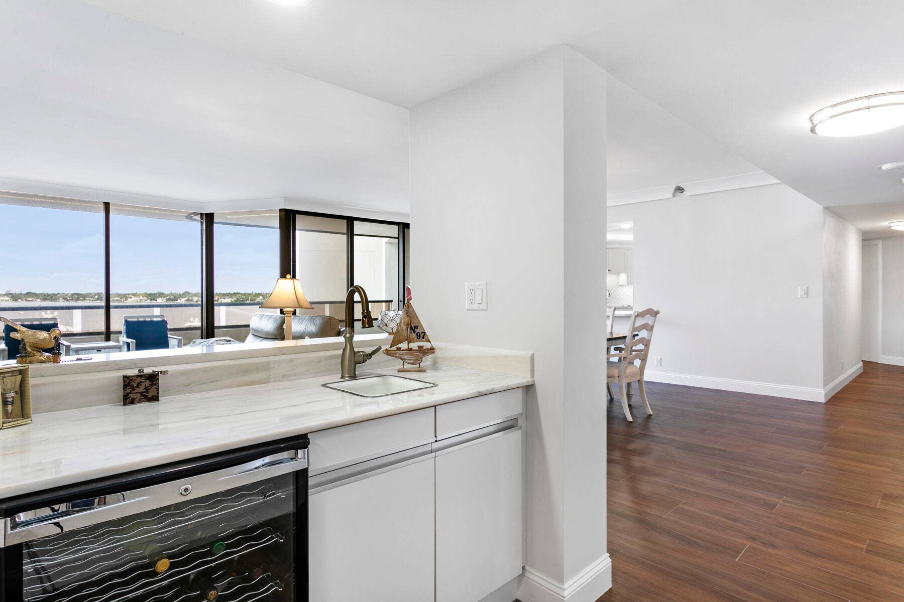 100 LAKESHORE Drive, #454, North Palm Beach, FL 33408 Wet Bar