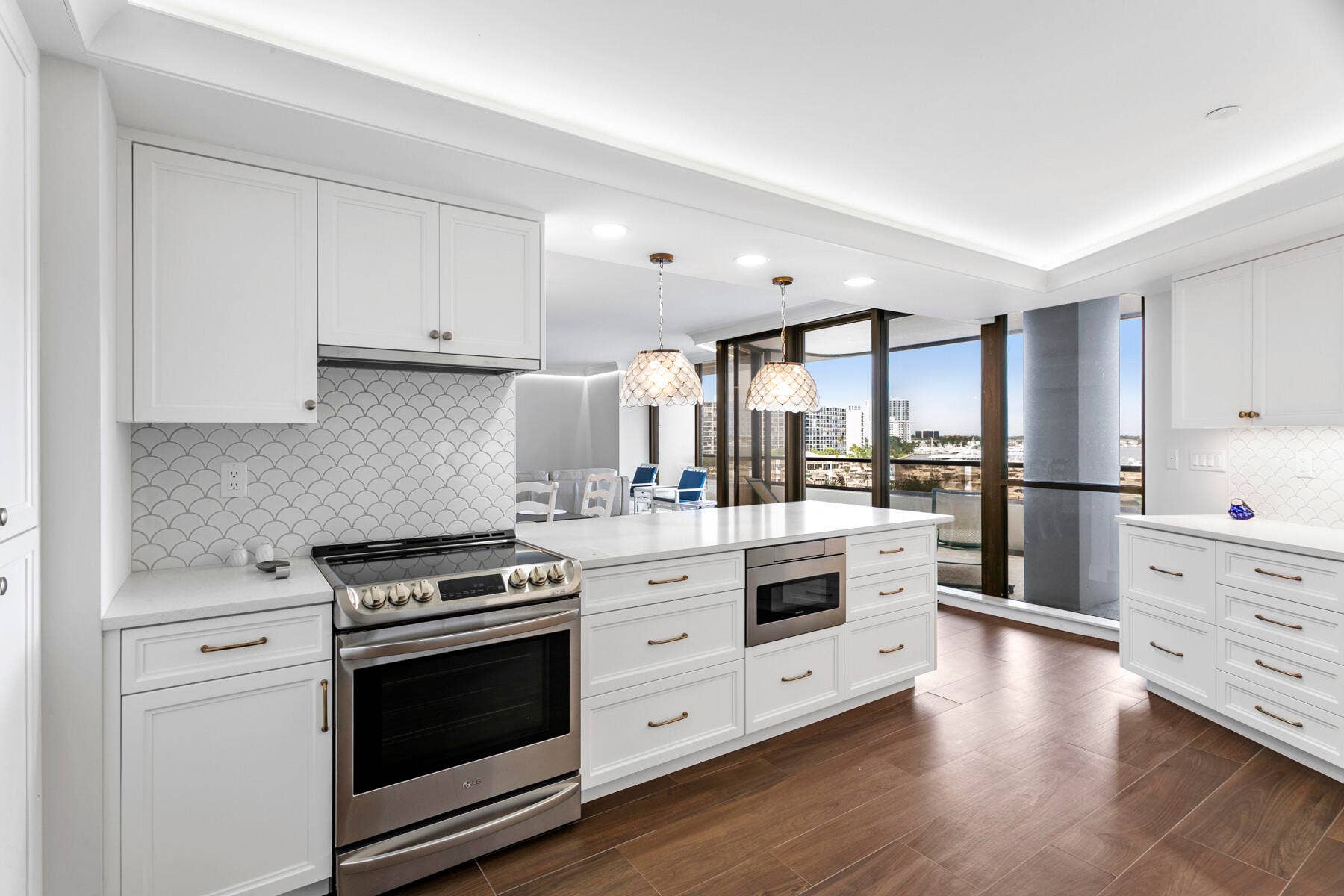100 LAKESHORE Drive, #454, North Palm Beach, FL 33408 Kitchen
