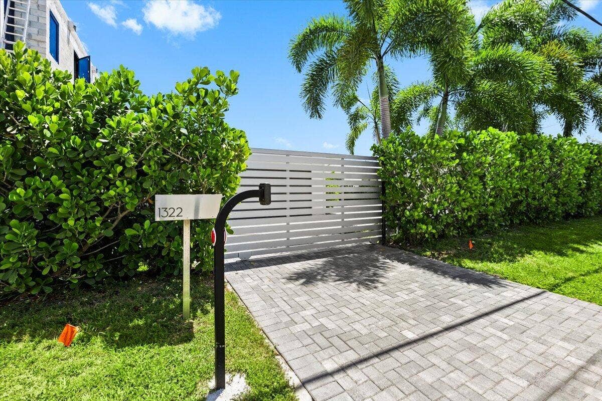 1322 CORDOVA Road, Fort Lauderdale, Fort Lauderdale, FL 33316 03-424A4686