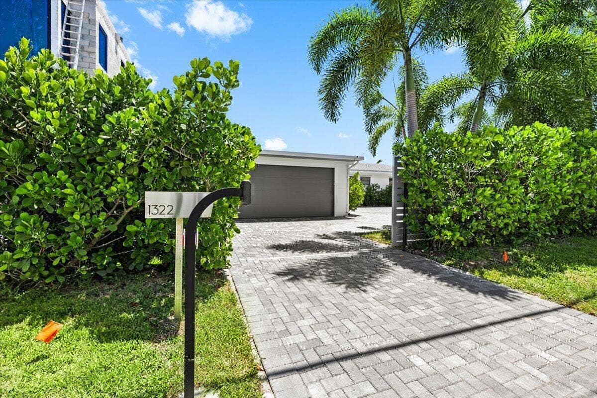 1322 CORDOVA Road, Fort Lauderdale, Fort Lauderdale, FL 33316 04-424A4721