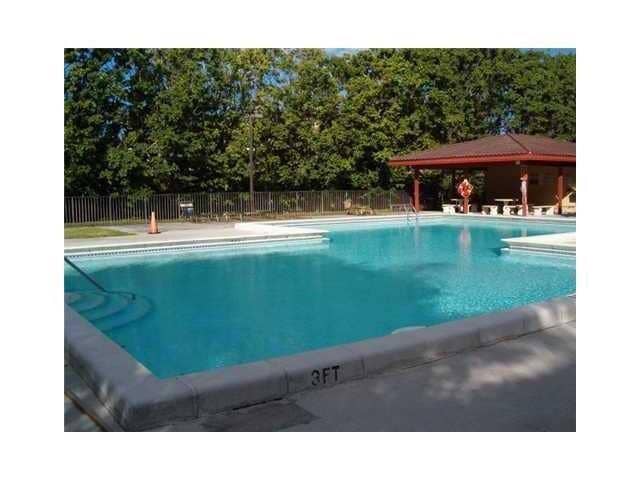 733 SE 1ST Street, #310, Deerfield Beach, FL 33441 POOL PHOTO